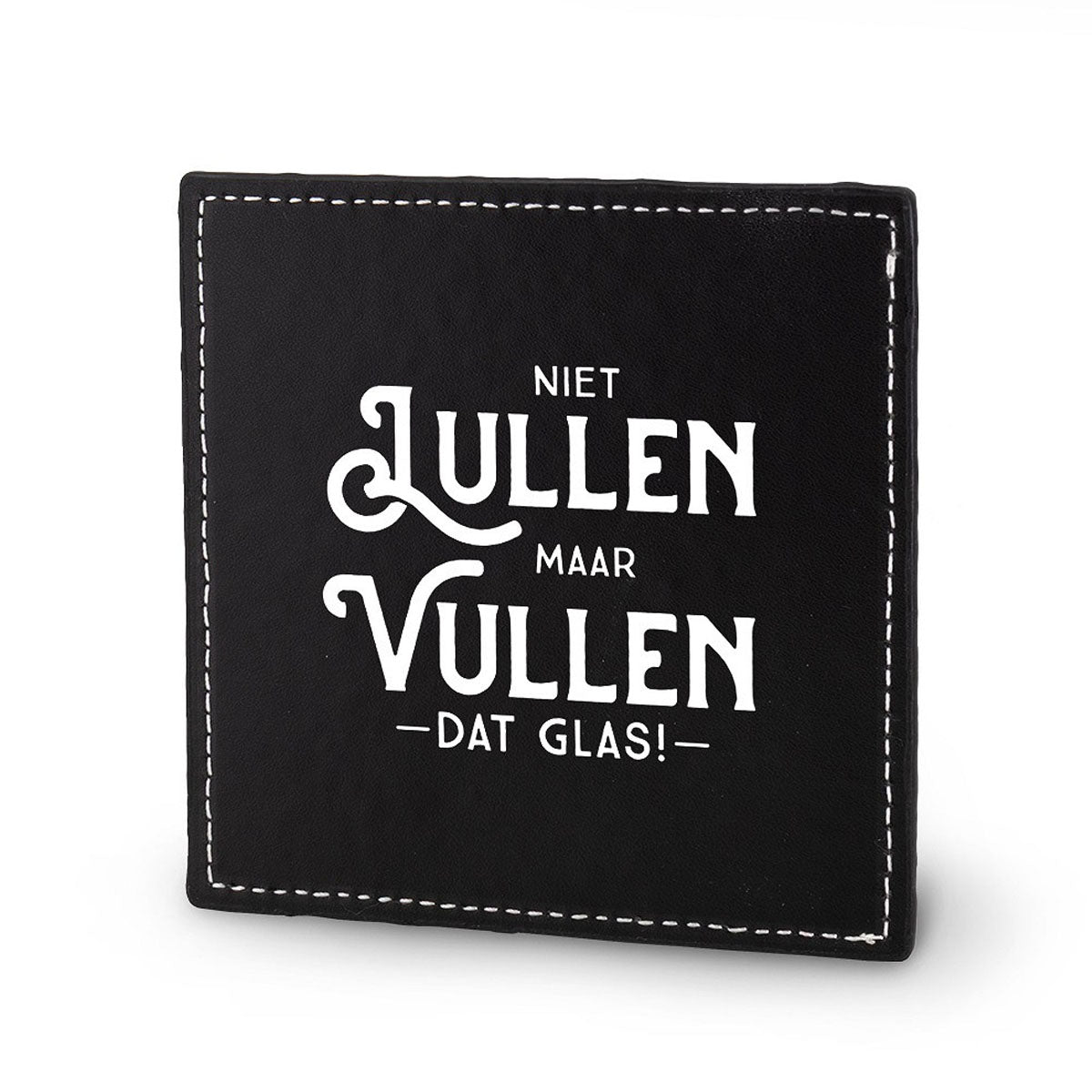 Zwarte onderzetter van PU-kunstleer met tekst Niet lullen maar vullen dat glas