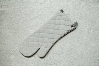 Oven Glove Olivia Light Grey - Want jij bent goud waard van Leeff