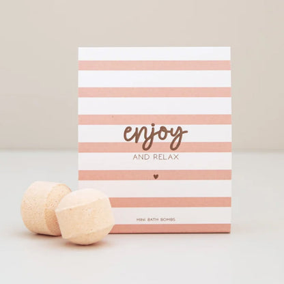 Roze wit doosje Enjoy and Relax met 3 mini badbommen