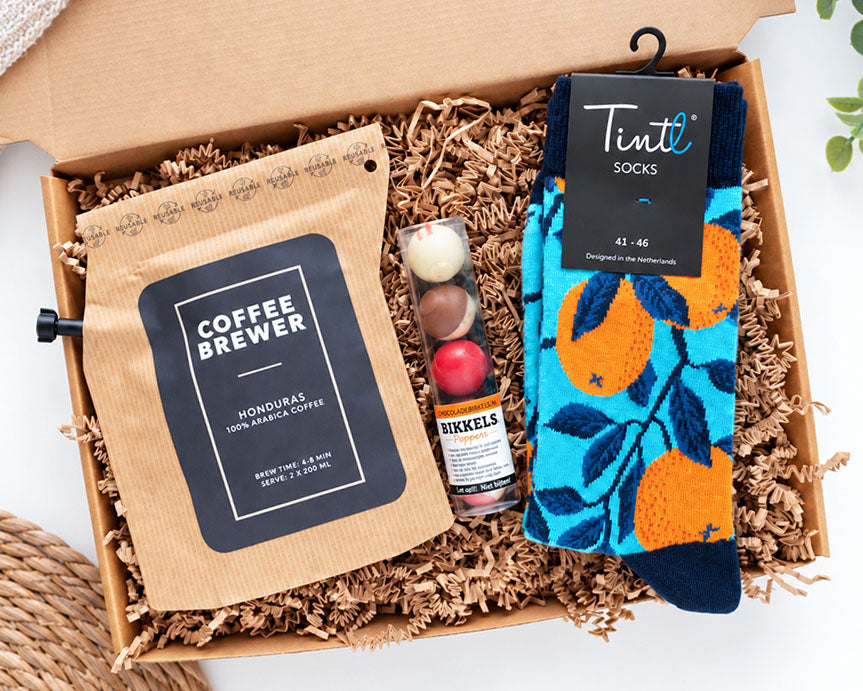 Beterschap cadeau voor hem met Coffee Brewer Bikkels en sokken