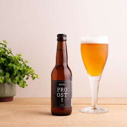 bier in kleine fles met opdruk proost