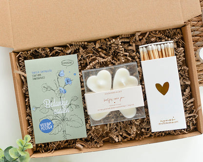 bedankcadeautje door de brievenbus met daarin kleine cadeautjes