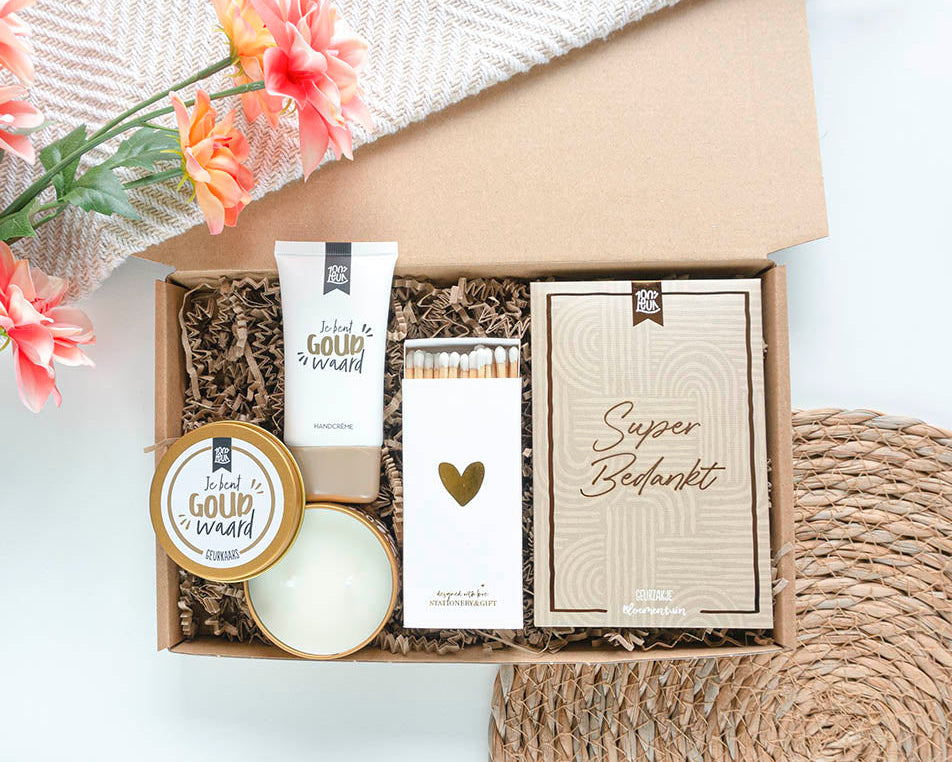 Brievenbuscadeau Super Bedankt met geurkaars, geurzakje, lucifers en handcrème