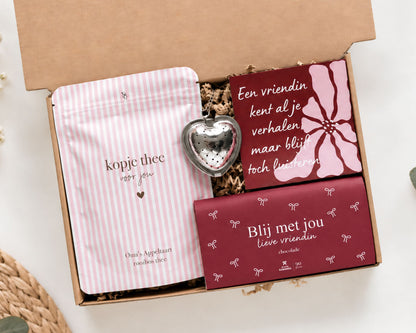 Inhoud brievenbuscadeau voor vriendin met rooibosthee, chocolade, thee-ei en onderzetter