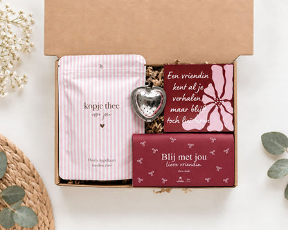 Brievenbuscadeau Blij Met Jou Lieve Vriendin met thee, chocolade, thee-ei en onderzetter