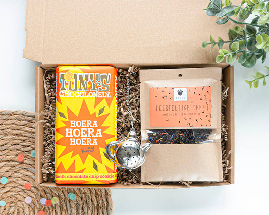 Brievenbuscadeau Feestje Per Post met Tony Chocolonely en feestelijke thee