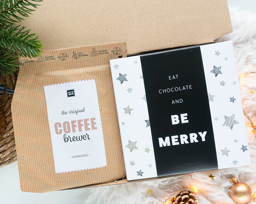 Luxe kerstcadeau voor hem of haar – Kerst Koffietraktatie met koffie en chocolade, feestelijk verpakt om door de brievenbus te sturen