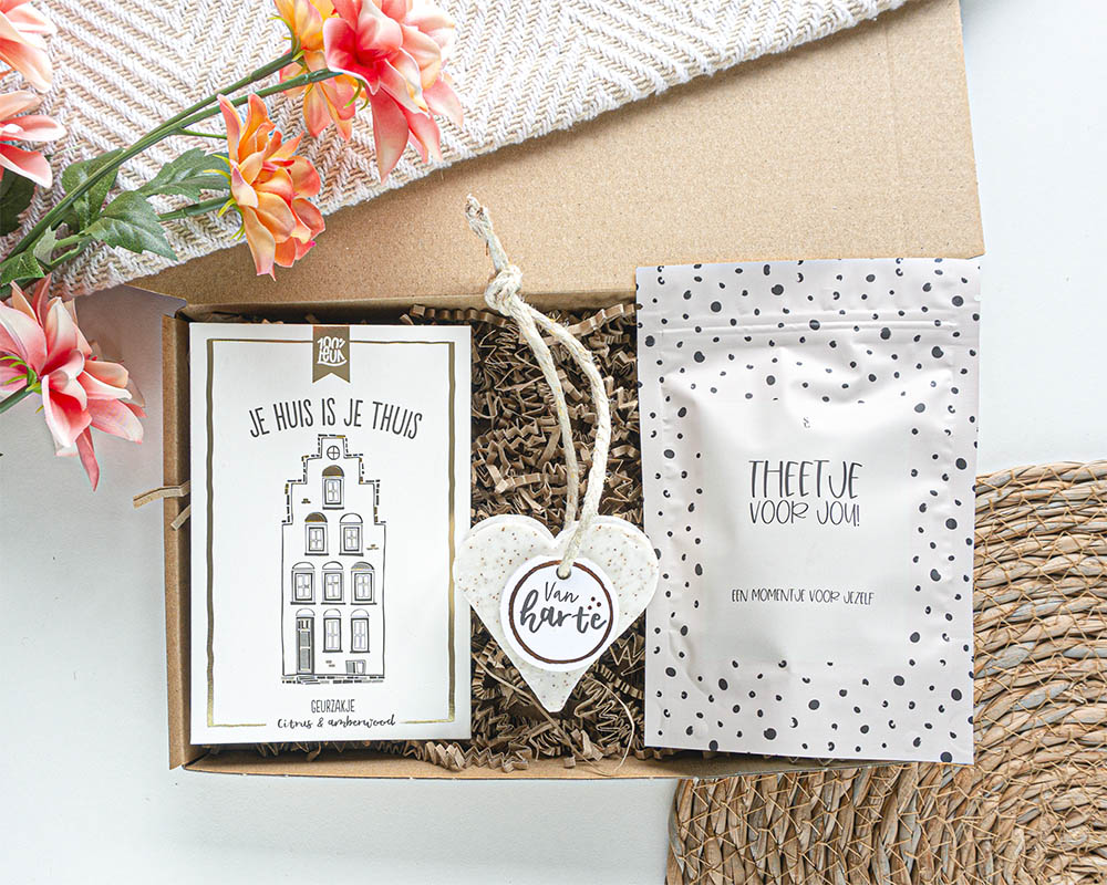 nieuw huis cadeau dat door de brievenbus past met leuke verhuiscadeautjes erin