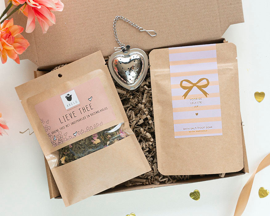 Relaxmoment cadeau voor de juf met Lieve Thee, voetenbadzout en persoonlijk kaartje