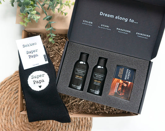 Brievenbuscadeau Stijlvol Genieten met Super Papa sokken en Treatments Ceylon giftbox met showergel en bodylotion