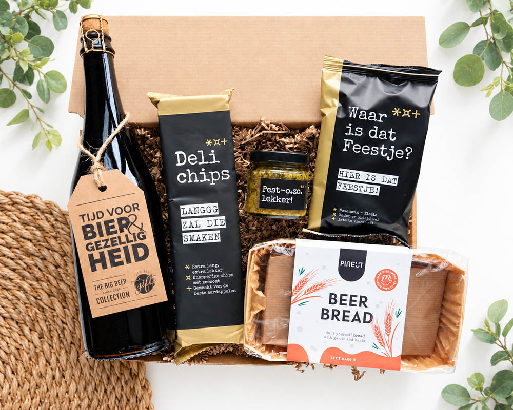 Cadeaupakket Bier & Bites Voor Hem met XL bierfles, chips, notenmix, pesto en bier brood