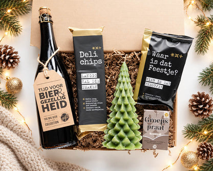 Cadeaupakket Bier & Kerstgezelligheid met XL bierfles, chips, notenmix, kaartspel en kerstboomkaars