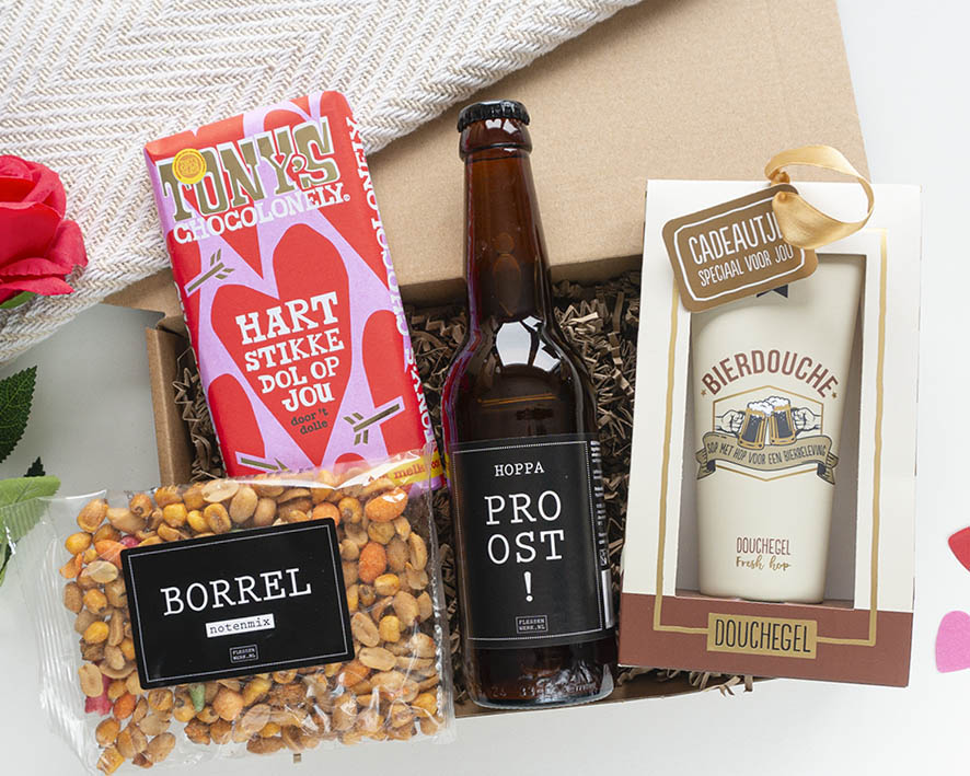 Cadeaupakket Bier en Liefde voor Jou met douchegel bierdouche in goudfolie cadeauverpakking