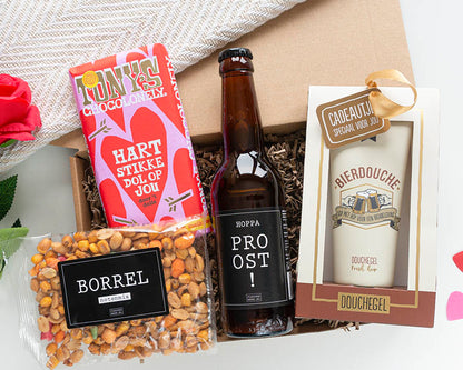 Cadeaupakket Bier en Liefde voor Jou met douchegel bierdouche in goudfolie cadeauverpakking