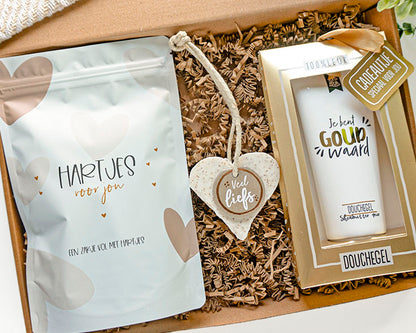 cadeaupakket voor haar met daarin cadeautjes voor iemand die goud waard is