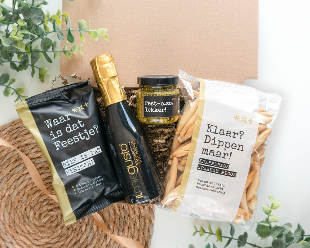 Cadeaupakket Een Feestje Om Uit Te Pakken met prosecco, notenmix, pesto en dipstengels