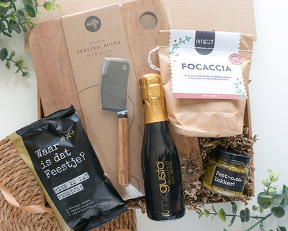 Feestelijk borrelpakket met Il Mio Gusto Prosecco DOC, Pineut focaccia, Pest-o-zo-lekker pesto en notenmix