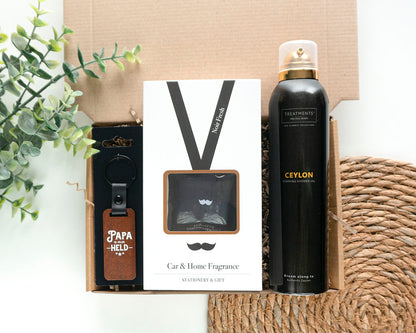 Cadeaupakket Fris Op Pad met autoparfum Noir Fresh, sleutelhanger Papa Is Mijn Held en Treatments Ceylon douchefoam