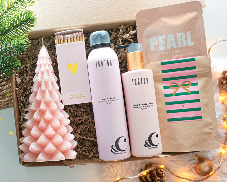 Warm en luxe kerstcadeaupakket voor haar – cadeaupakket met verzorgingsproducten, kaars en feestelijke accessoires voor knusse verwenmomenten