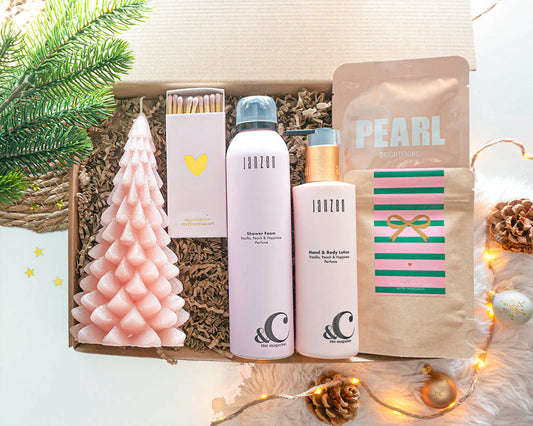 Luxe Kerstmoment cadeaupakket voor vrouwen met bodylotion, shower foam, gezichtsmasker, badzout en kerstkaars voor ontspanning en selfcare