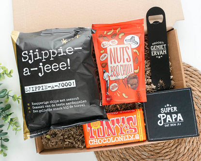 Borrelcadeau voor mannen met Sjippie-a-jee chips, Tony’s karamel zeezout en onderzetter naar keuze