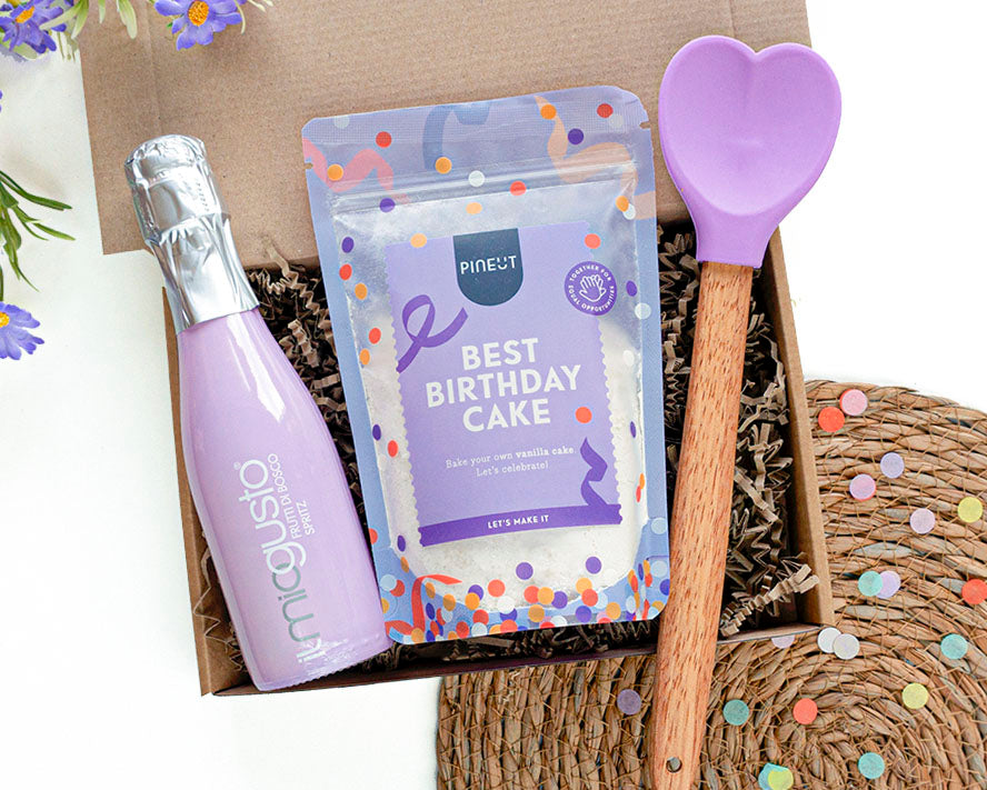 Verjaardag brievenbuscadeau met vanille cake mix Best Birthday Cake en bakspatel met tekst naar keuze