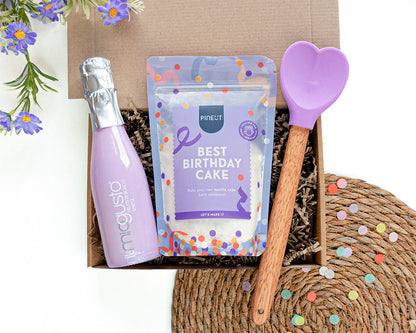 Brievenbuscadeau Verjaardagstaart en Toast met Best Birthday Cake confetti zak, bakspatel en spritz of prosecco