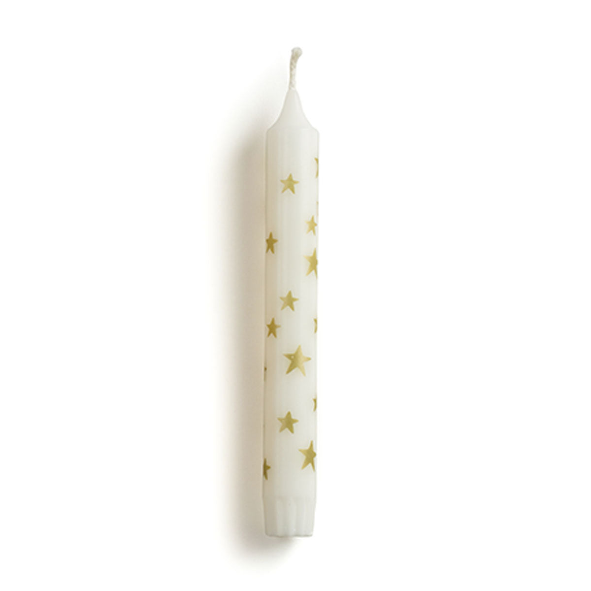 Witte dinerkaars met gouden sterrenprint van Rustik Lys BY KIMMI, feestelijke kerstkaars per stuk.