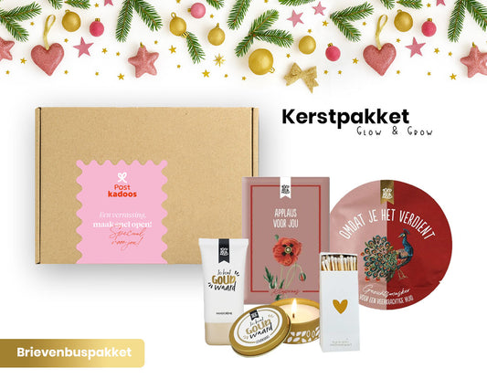 Kerstpakket voor bedrijven met bloemenzaadjes, gezichtsmasker, handcrème, geurkaars en lucifers in beige- en goudtinten met waarderende teksten en kerststyling.