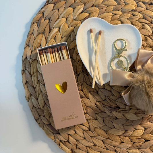 lucifers in beige doosje met goudfolie hartje erop