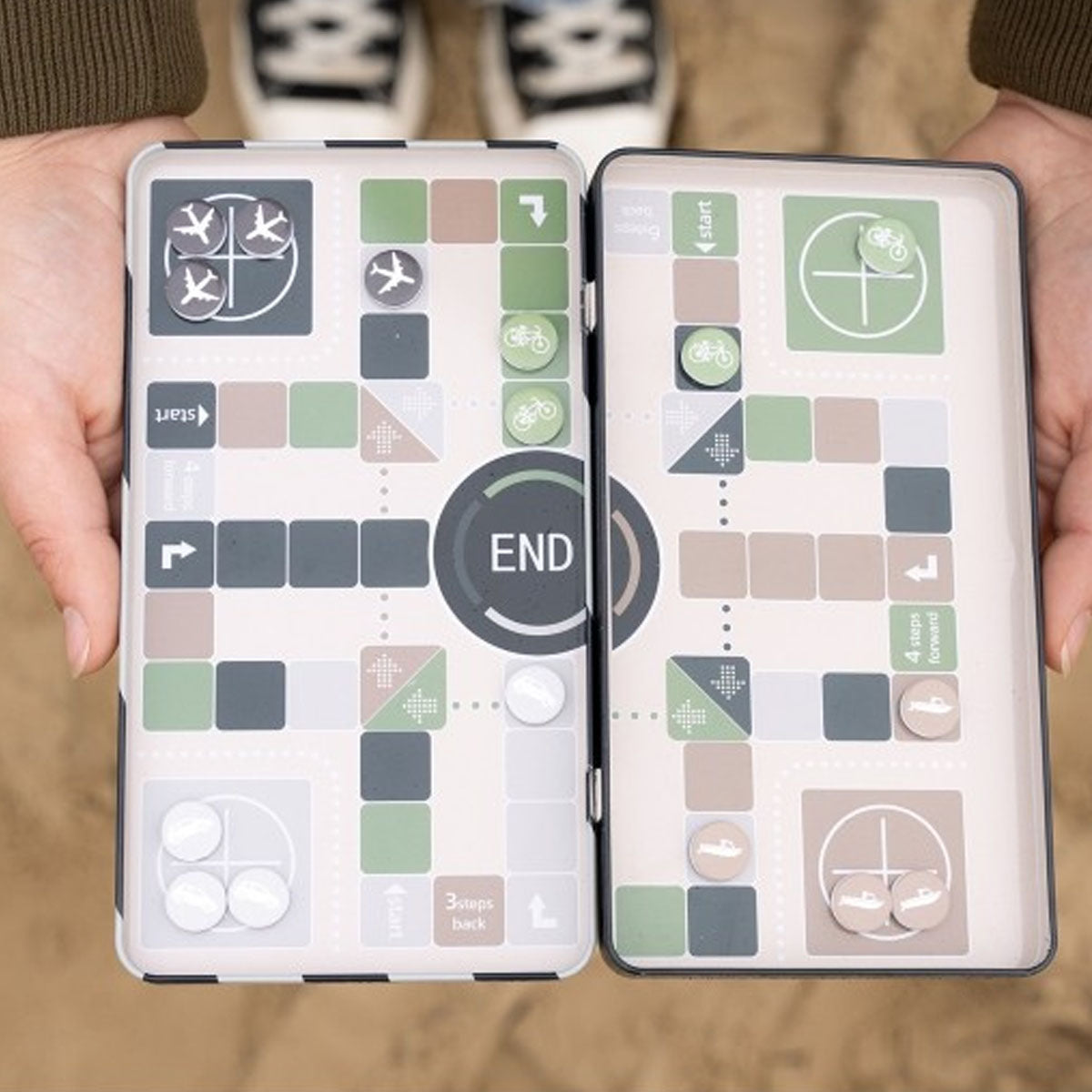 Compact magnetisch bordspel voor onderweg in reisformaat