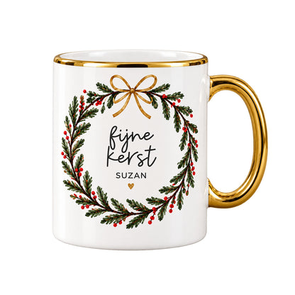 Witte kerstmok 330 ml met kerstkrans, gouden rand en eigen naam