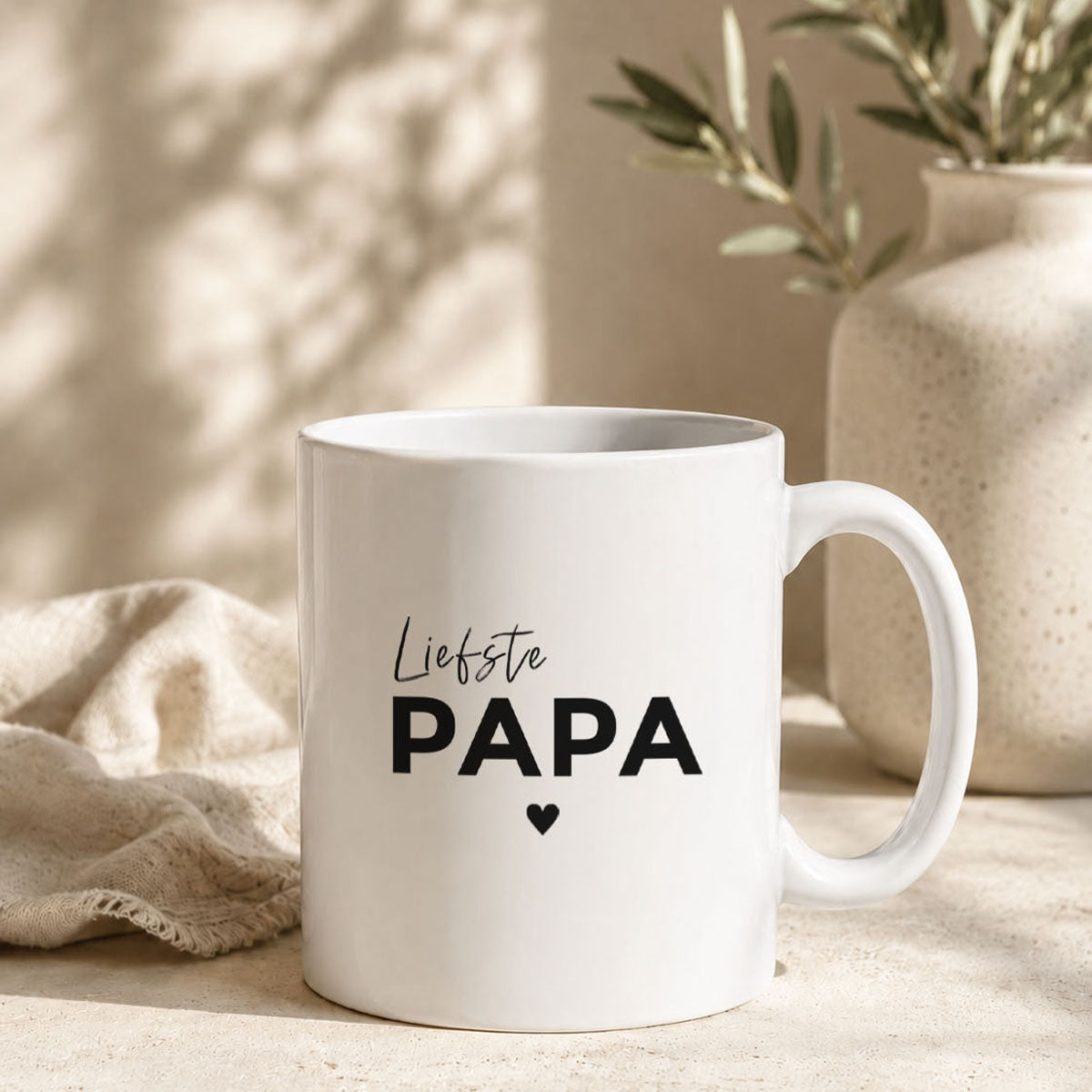Witte mok met tekst Liefste Papa en hartje als persoonlijk cadeau voor papa