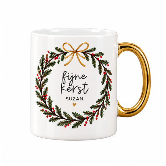 Witte kerstmok 330 ml met kerstkrans, gouden rand en eigen naam