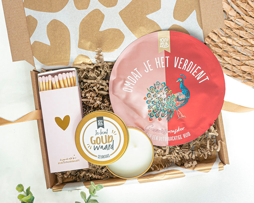 Brievenbuscadeau met kaars in gouden blikje en lucifers doosje met goudfolie hartje kleur naar keuze