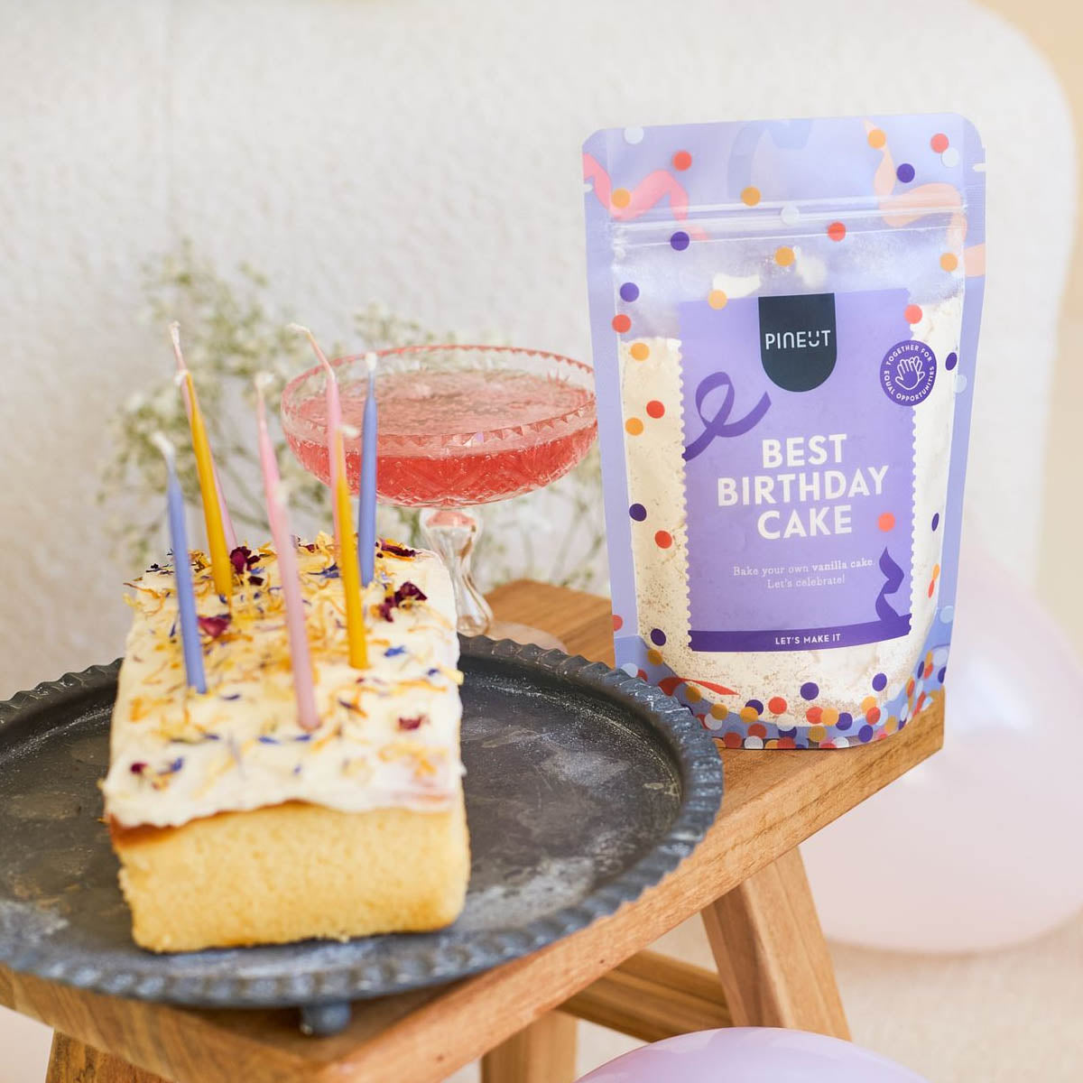 Brievenbuscadeau cakemix Pineut Best Birthday Cake als cadeau voor verjaardag