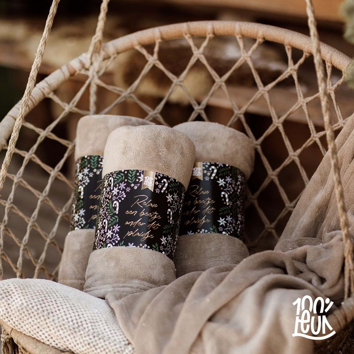 plaid met de tekst relax een beetje onder dit kleedje