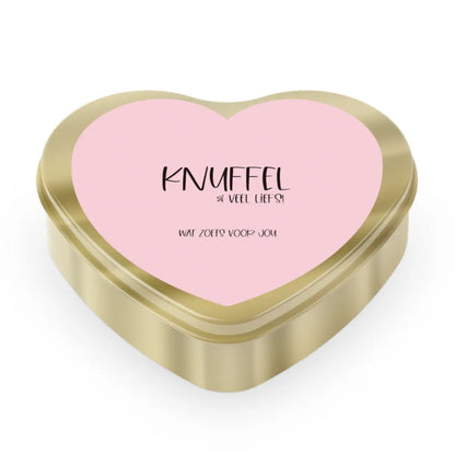 snoep in gouden blik met daarop de tekst knuffel en veel liefs