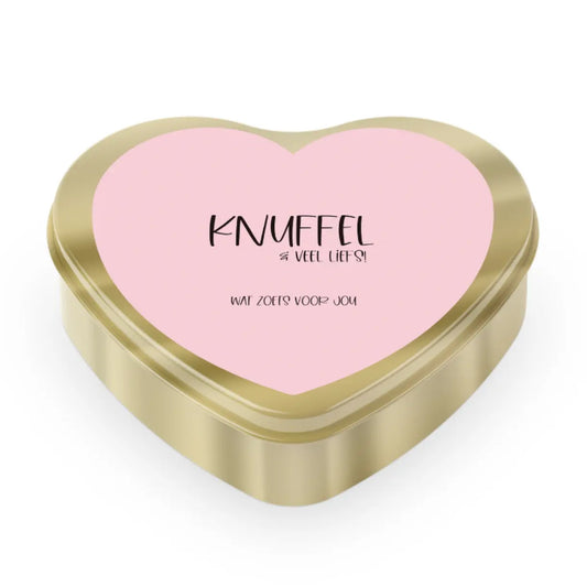 snoep in gouden blik met daarop de tekst knuffel en veel liefs