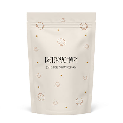 snoepzak met de tekst Beterschap en op de zak staan smileys en hartjes