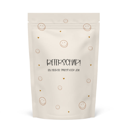 snoepzak met de tekst Beterschap en op de zak staan smileys en hartjes