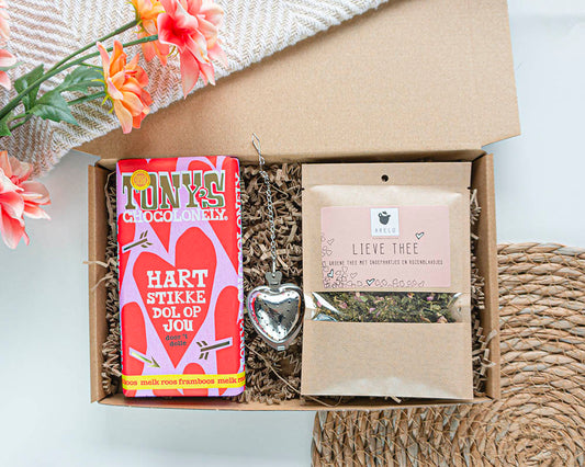 Valentijnscadeau door de brievenbus met feestelijke thee, Tony’s chocolade en hartjes thee-ei
