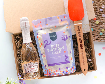 Verjaardag brievenbuscadeau met vanille cake mix Best Birthday Cake en bakspatel met tekst naar keuze