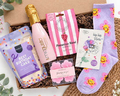 Vrolijk verjaardagspakket voor haar met Best Birthday Cake, Prosecco Rosé gummies en bloemenzaden