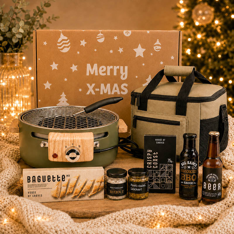 Inhoud Kerstpakket BBQ & Bier met BBQ, koeltas, bier en hartige lekkernijen