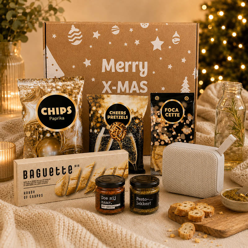 Sfeerfoto kerstpakket Beats & Borrel met speaker en hartige borrelhapjes