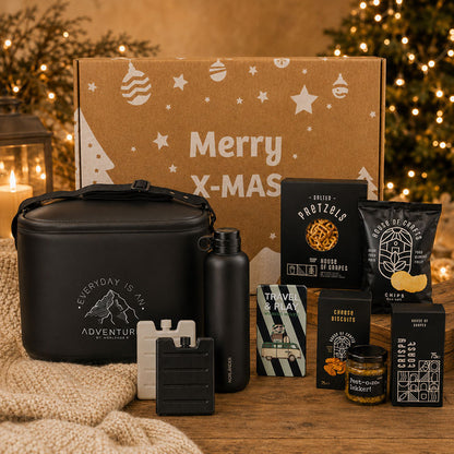 Sfeerfoto kerstpakket Koelbox & Knabbels met koelbox en borrelhapjes