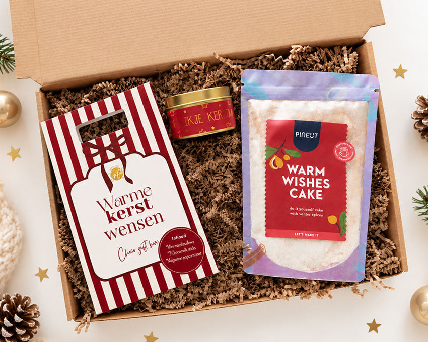 Zoet kerstcadeau met Choco Gift Box, Pineut Warm Wishes Cake en Een Blikje Kerstwensen